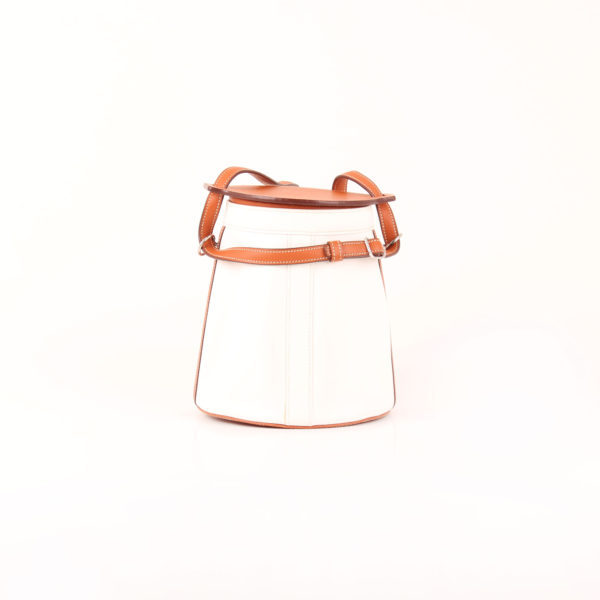 Imagen frontal del bolso fiambrera hermès farming bag blanca epsom gold