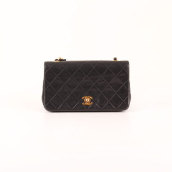 Front image Chanel timeless vintage flap bag in leather lambskin