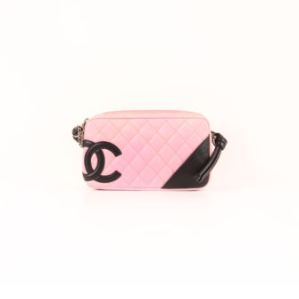 Imagen frontal del bolso chanel cambon quilted pochette