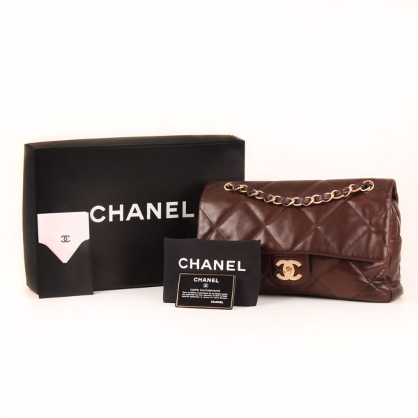 Imagen packaging del bolso chanel maxi quilted marron