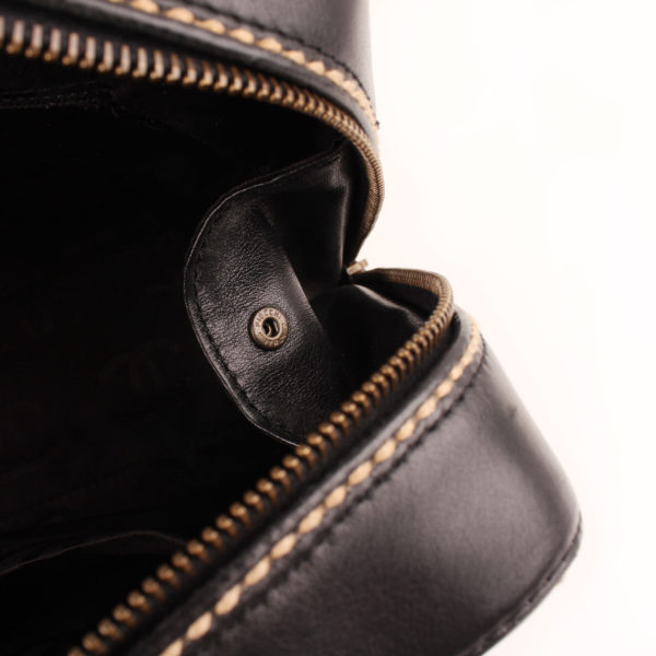 Imagen de detalle del bolso chanel wild stitch black
