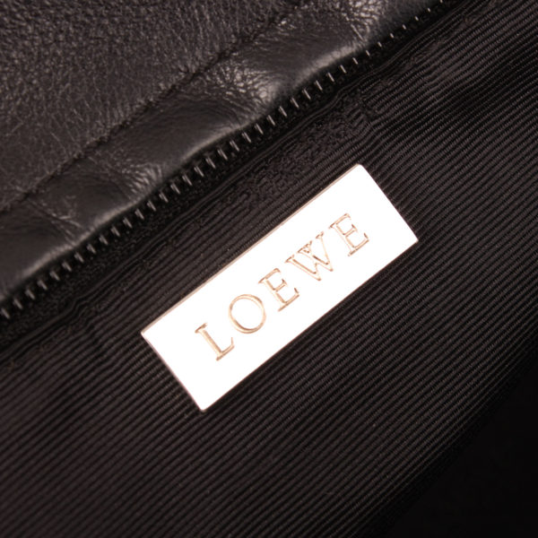 Imagen de la marca del bolso loewe amazona negro