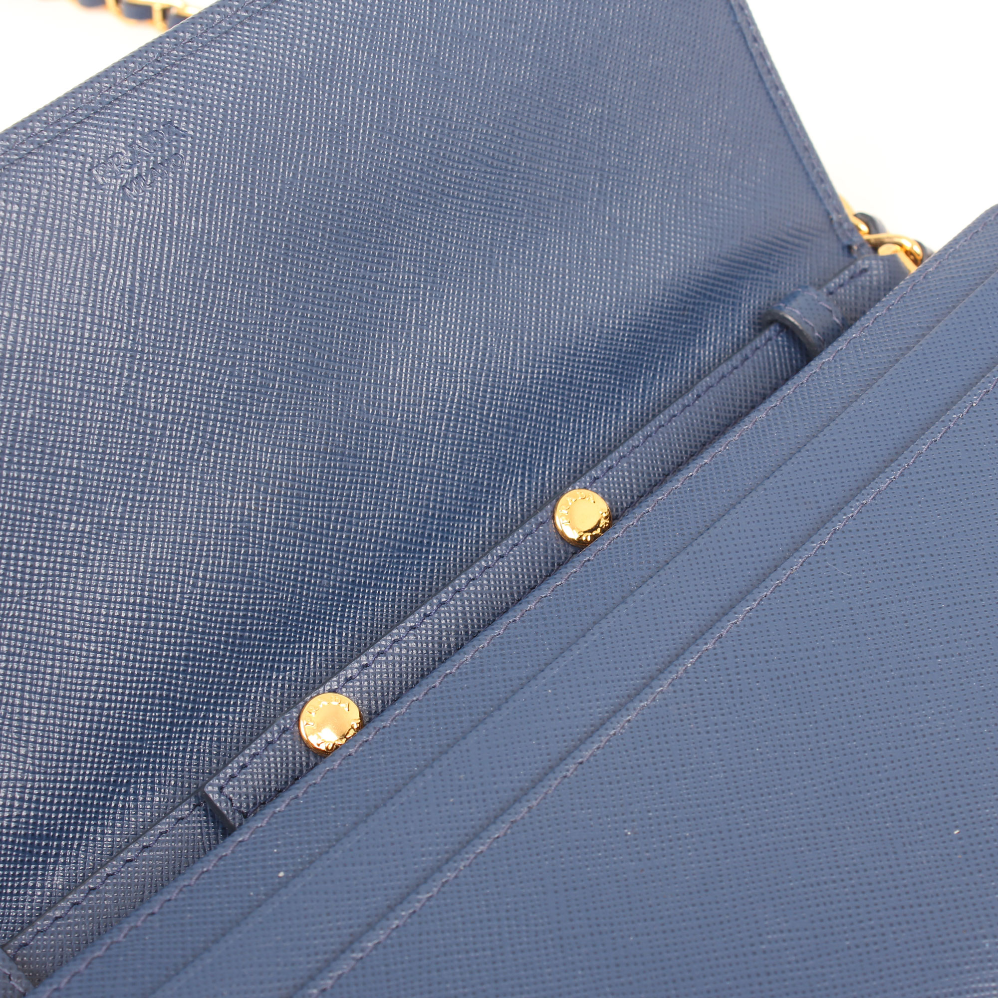 bolso-prada-wallet-on-chain-saffiano-metal-bluette-azul-marca