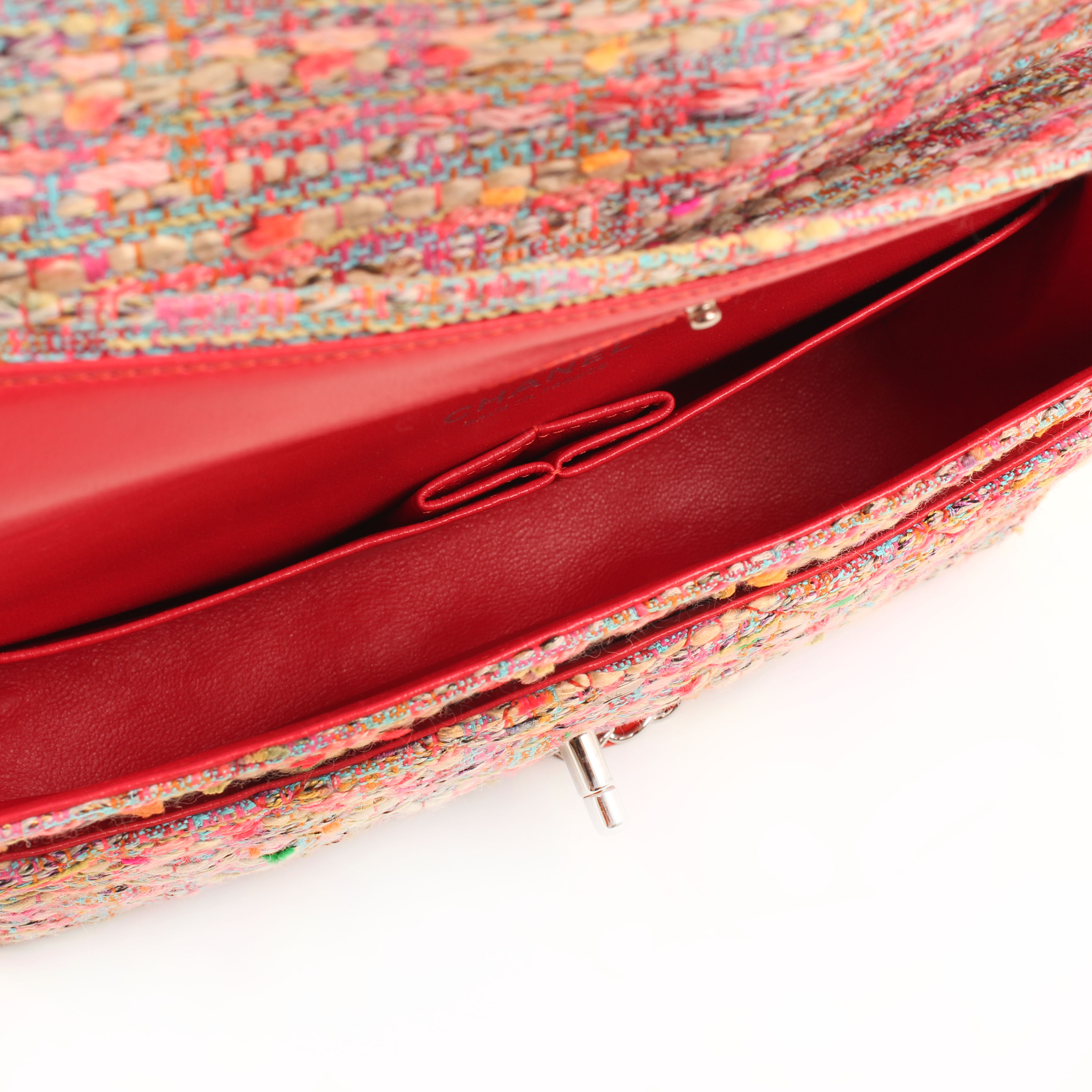 Imagen del interior del bolso chanel timeless double flap en tweed rosa multicolor fluor